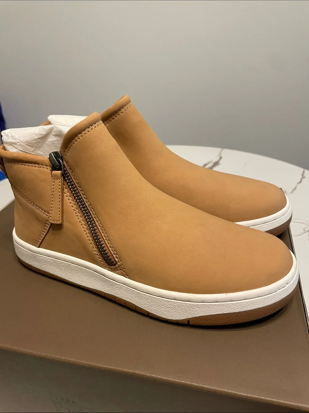 Paolo Glen Unisex Tan Chukka Boots with White Sole New in Box Sz 5M